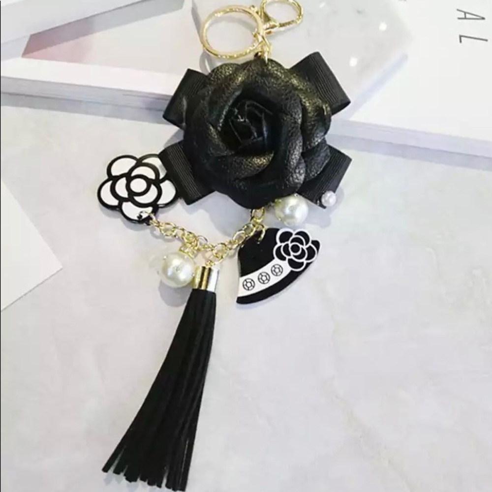 ⚜️✨Camellia Black Flower Keychain✨⚜️